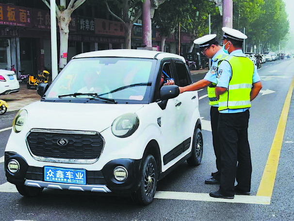 整治“三小車(chē)輛” 構(gòu)建文明交通